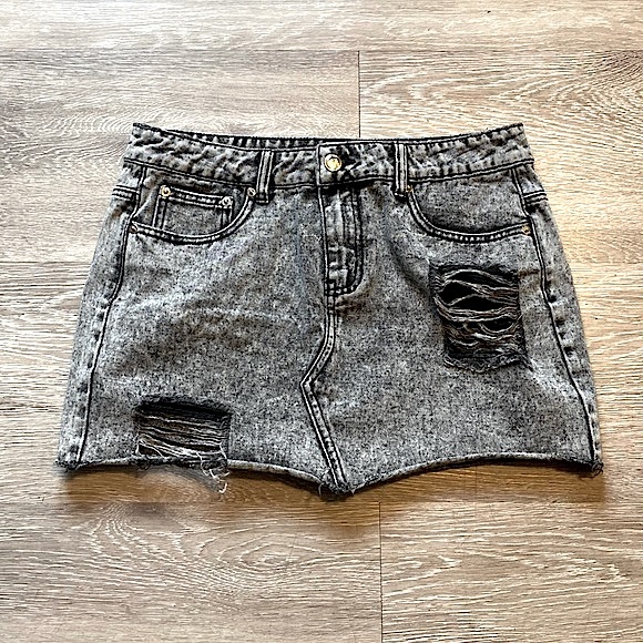 DOLLS KILL โข CURRENT MOOD (NWOT) โข Grey Acid-Washed Denim Mini Skirt โข Medium - Picture 15 of 15